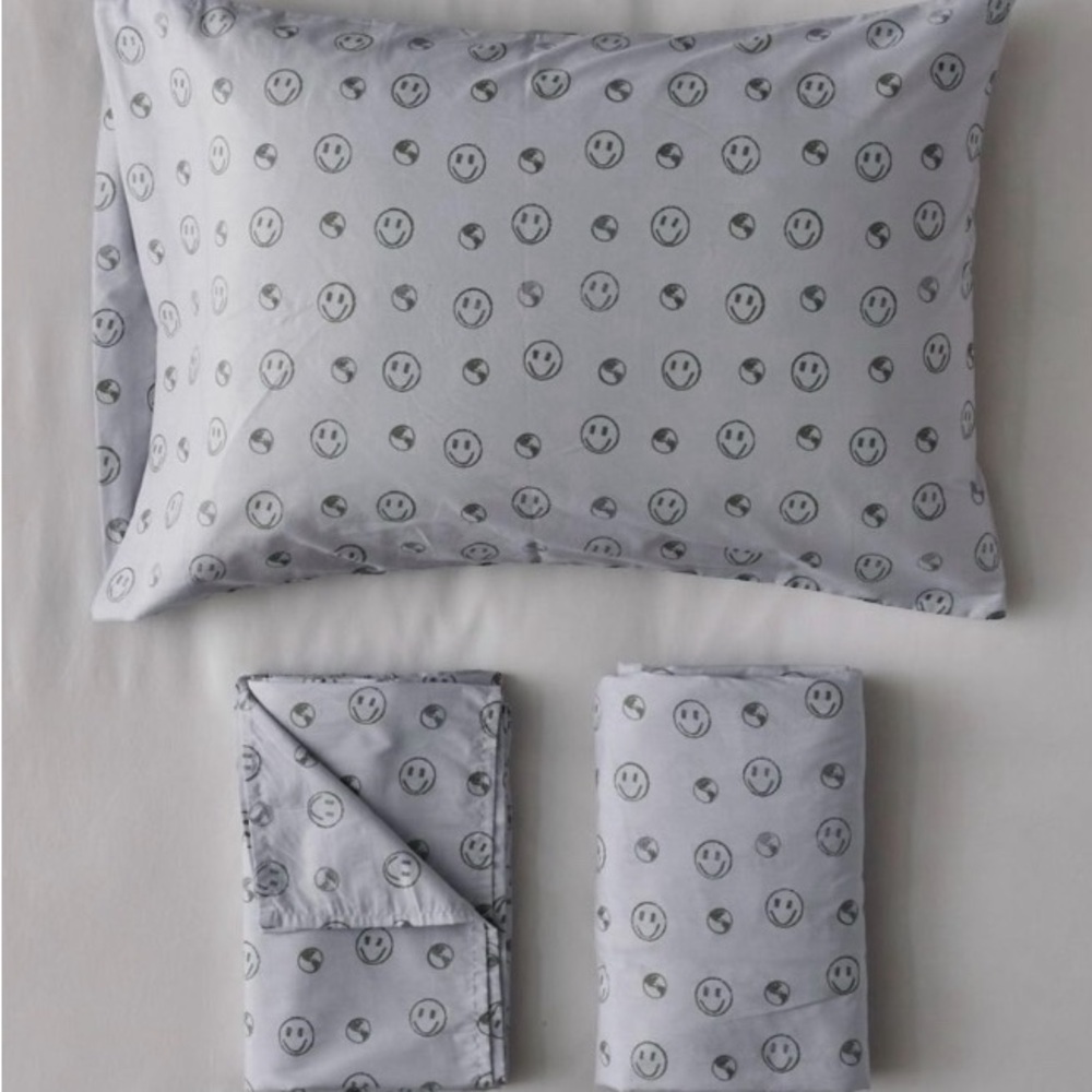 Urban Outfitters Twin XL Gray Sheet Set Happy Earth